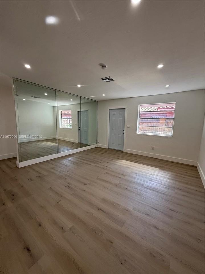 3610 Sw 25th Ter #3612 - Photo 4 of 16