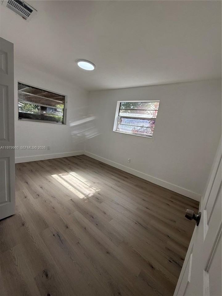 3610 Sw 25th Ter #3612 - Photo 5 of 16