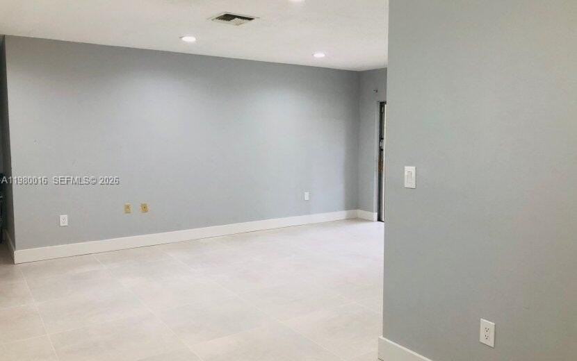 930 Benevento Ave #930 - Photo 3 of 14