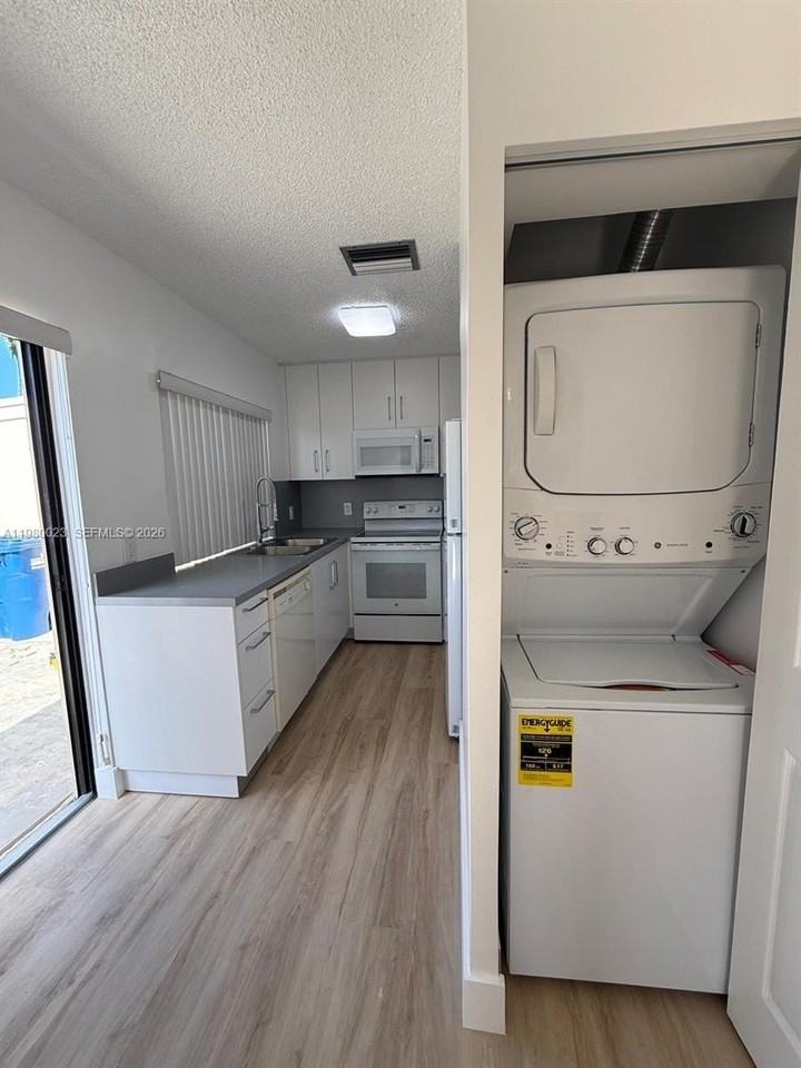 6561 Nw 172nd Ln #0 - Photo 7 of 24