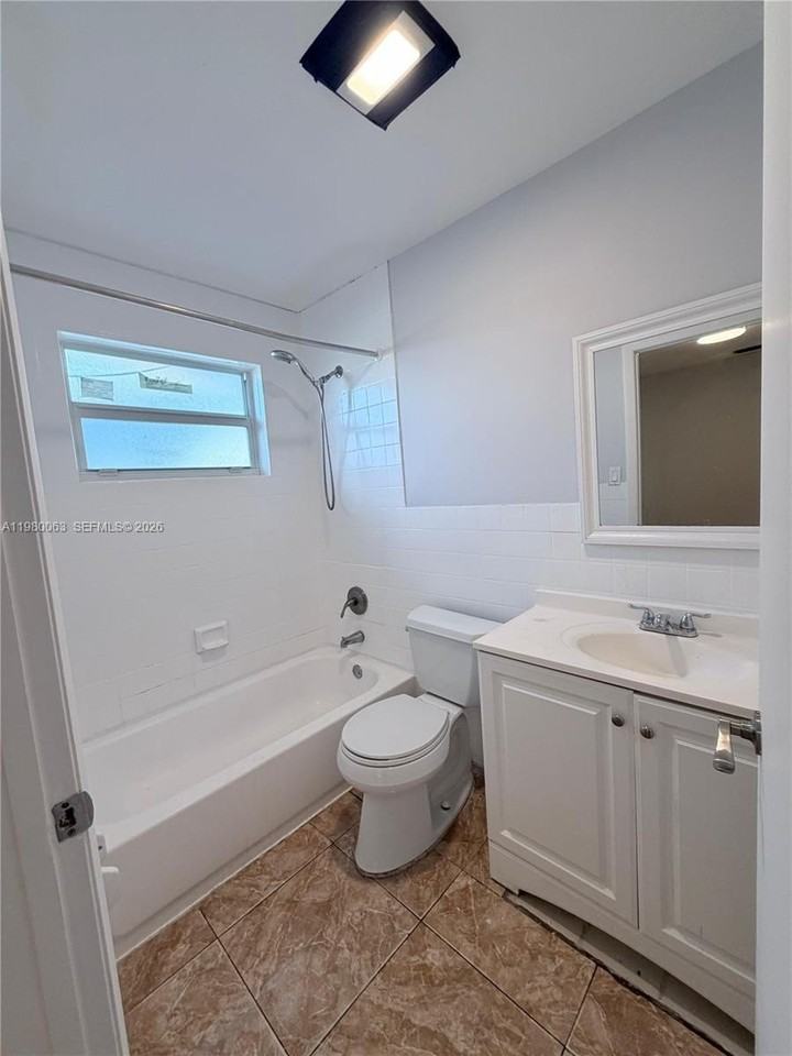 16920 Ne 4th Ct #BACK - Photo 4 of 12