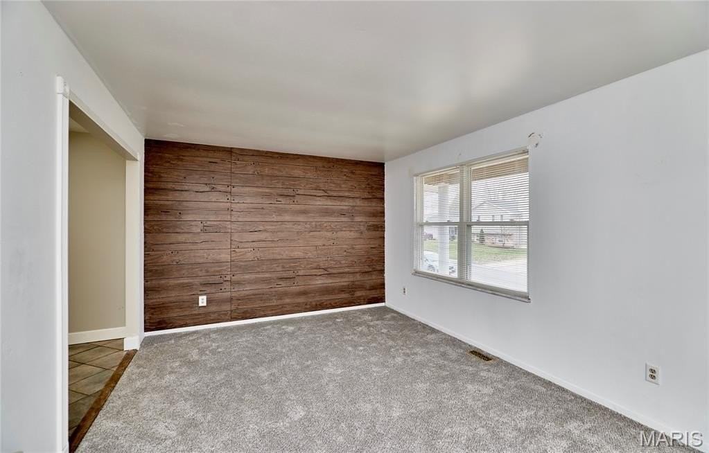 21 Universal Dr - Photo 4 of 27