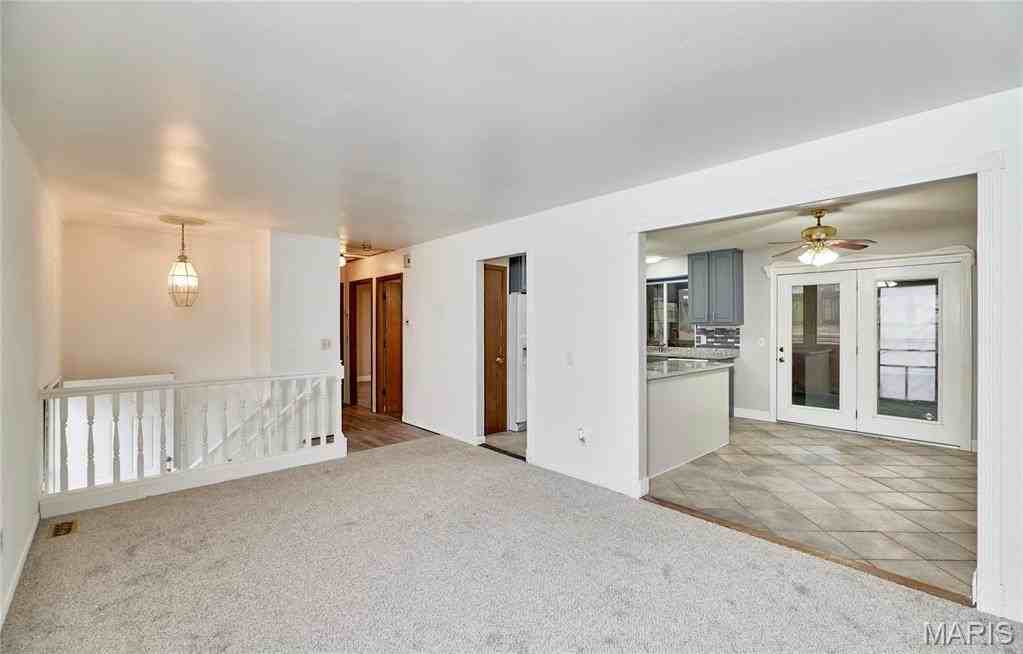 21 Universal Dr - Photo 7 of 27