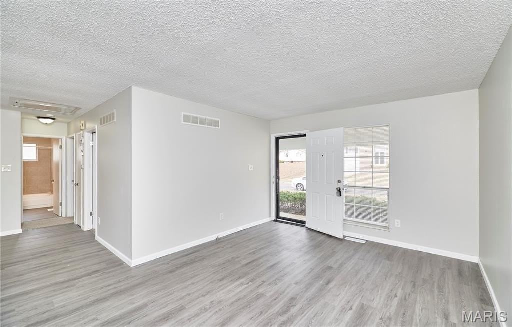 6918 Candlewick Way - Photo 5 of 29