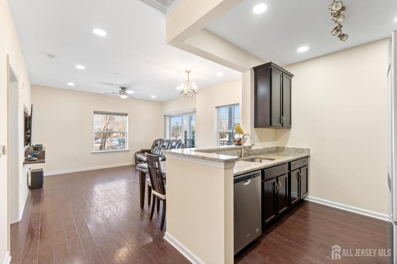 917 Campbell St - Photo 3 of 16