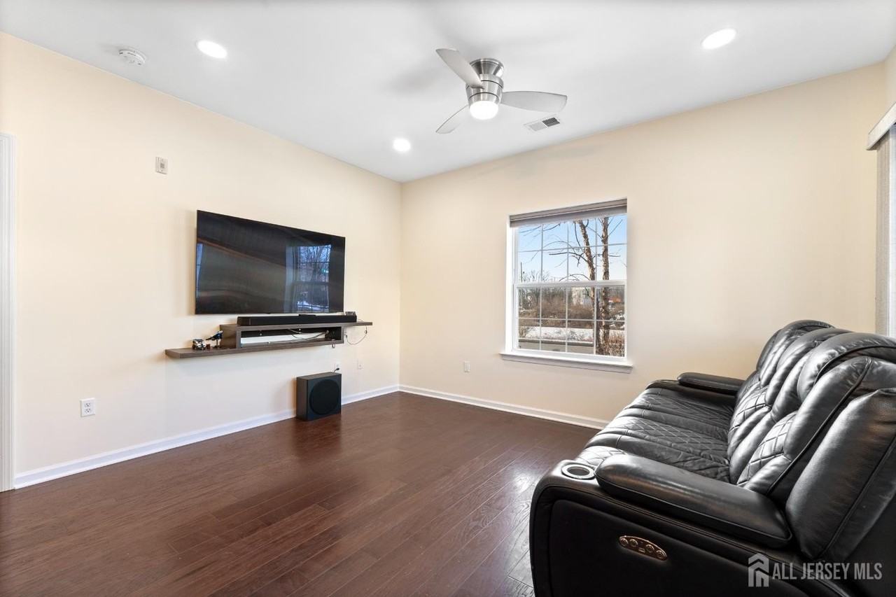 917 Campbell St - Photo 7 of 16