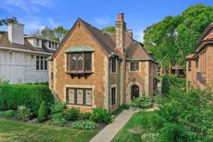 featured image of 2835 N Lake Dr #2