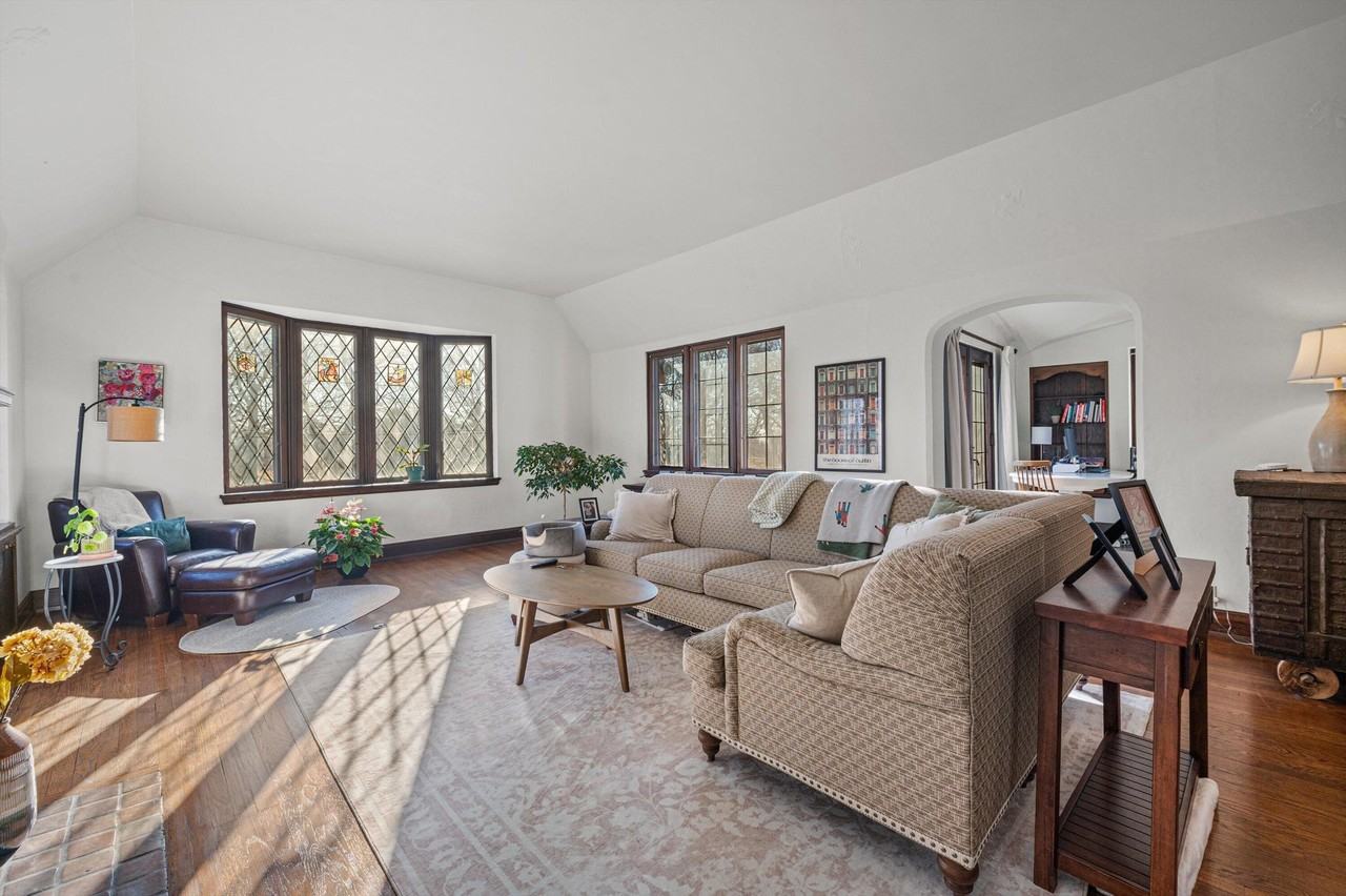 2835 N Lake Dr #2 - Photo 6 of 25