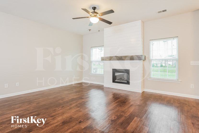 732 Redbud Ln - Photo 4 of 15