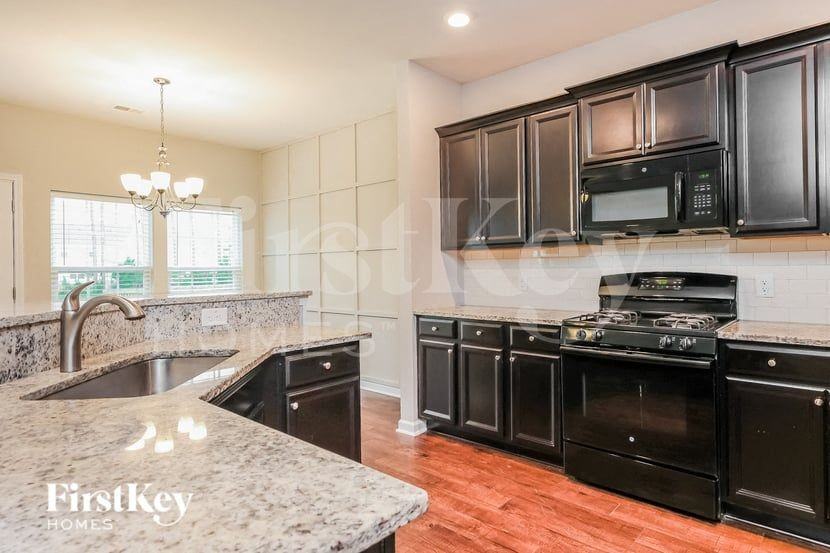 732 Redbud Ln - Photo 6 of 15