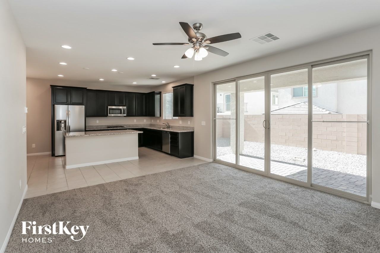 359 Elks Peak Ave - Photo 4 of 15