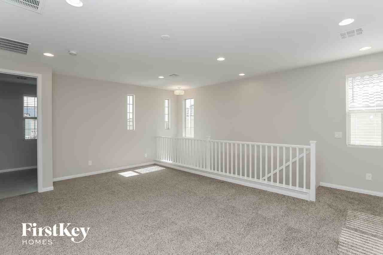 359 Elks Peak Ave - Photo 6 of 15