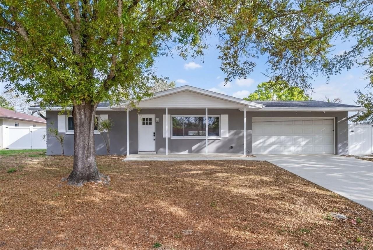 2352 Lorena Ln - Photo 2 of 33