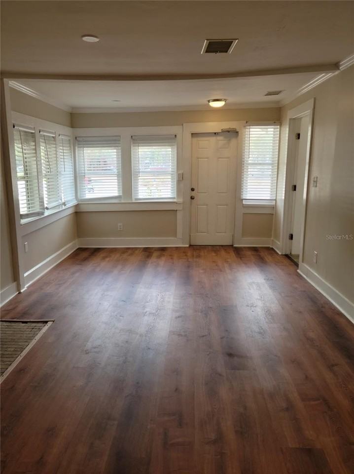 1775 Fruitville Rd - Photo 4 of 13