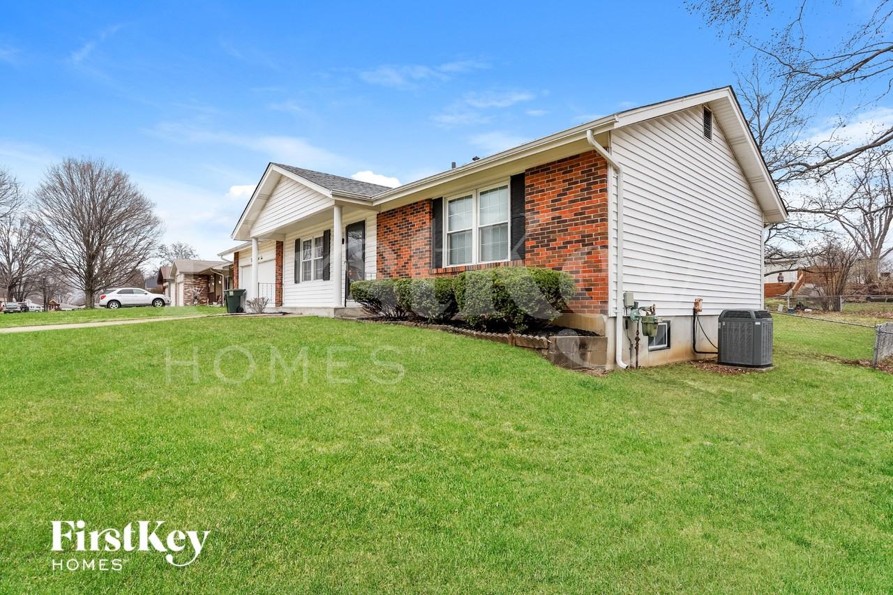 1366 Brandywine Ln - Photo 2 of 15