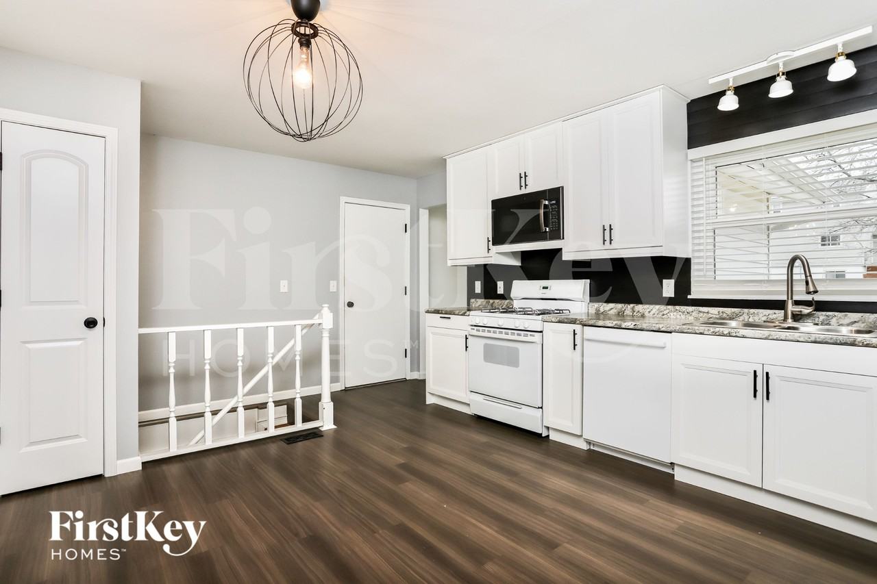 1366 Brandywine Ln - Photo 5 of 15