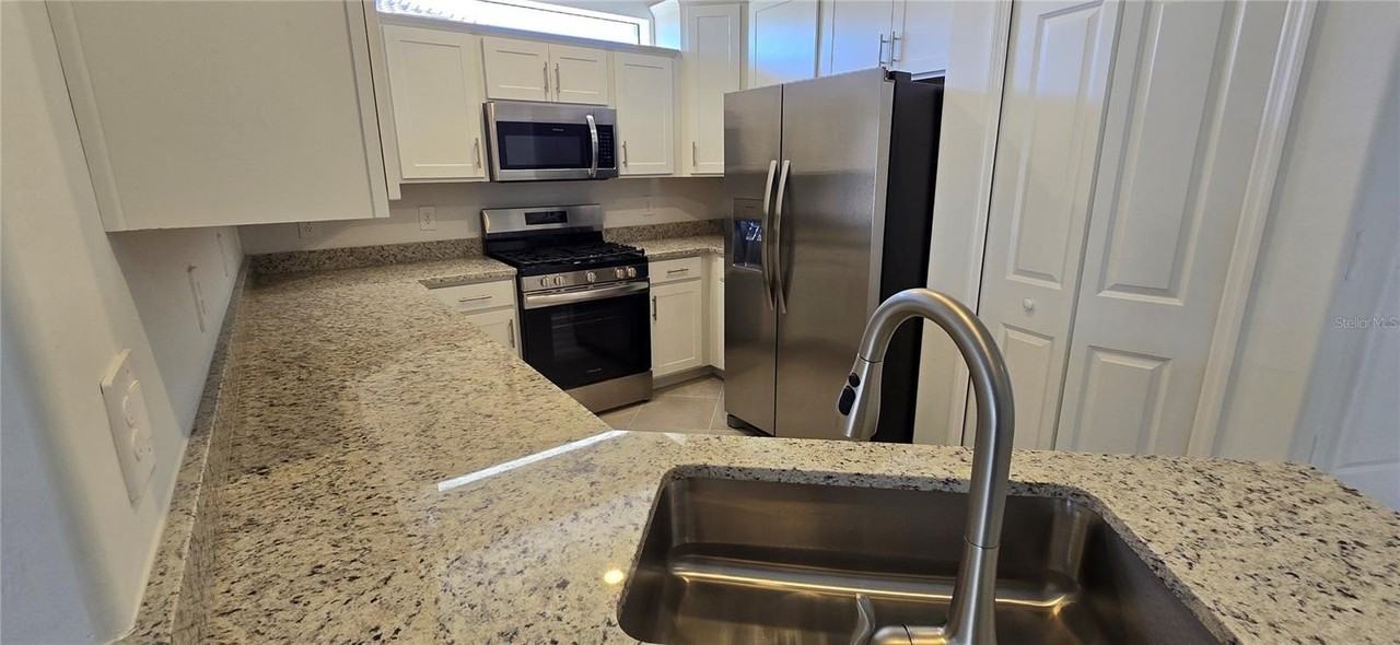 15810 Sunny Day Dr - Photo 7 of 25