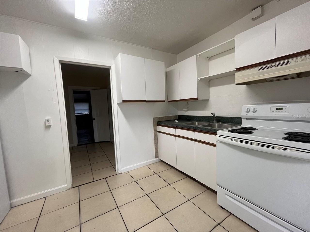 720 22nd Ave W - Photo 2 of 5