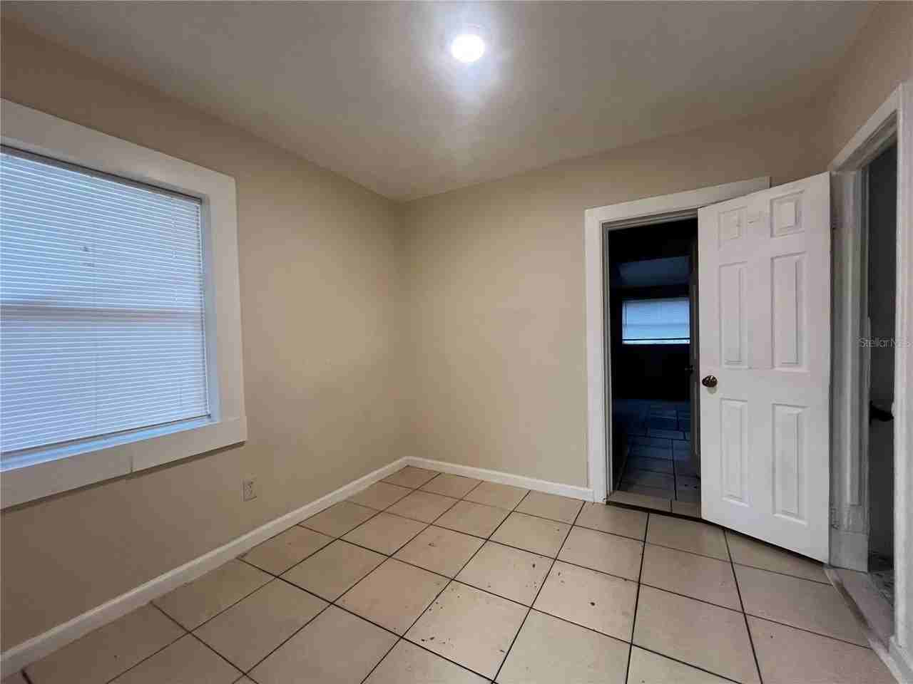 720 22nd Ave W - Photo 4 of 5