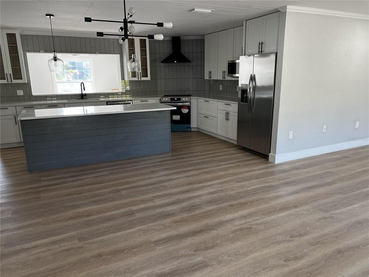 403 28th St - Photo 2 of 21