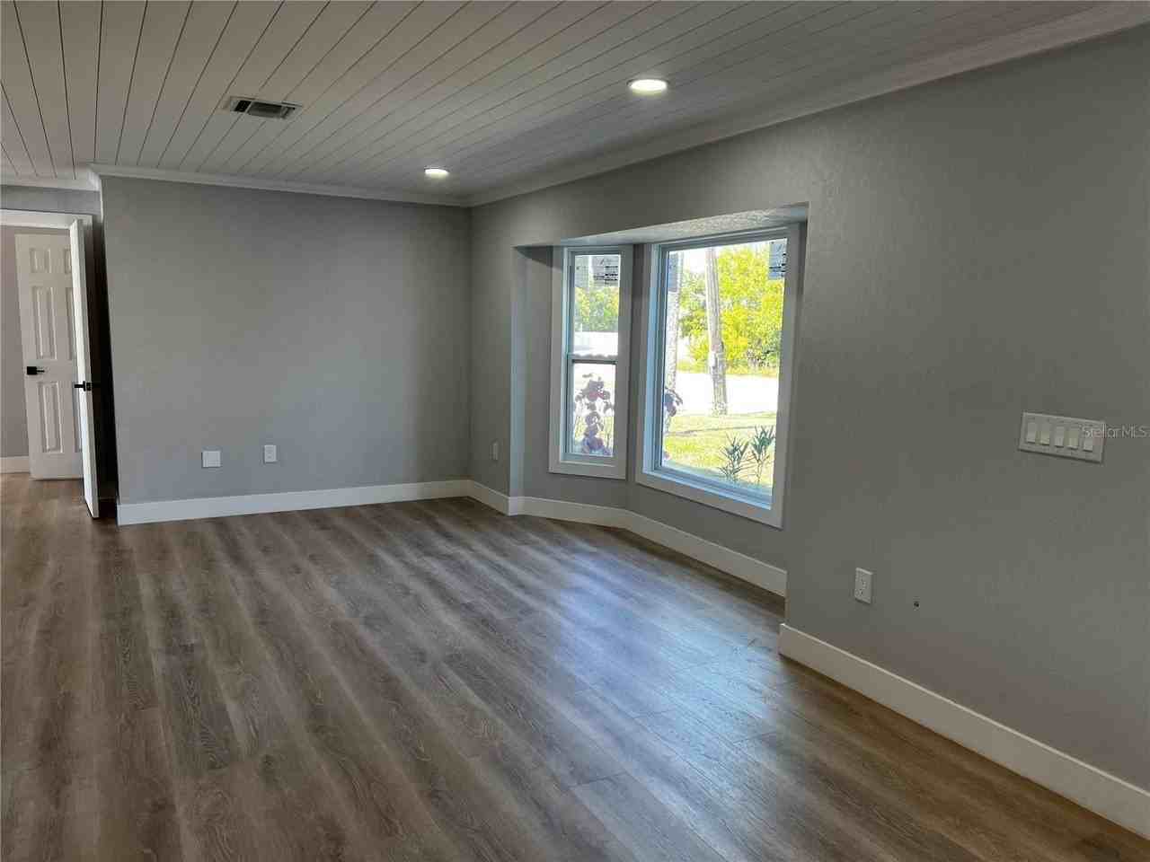 403 28th St - Photo 3 of 21