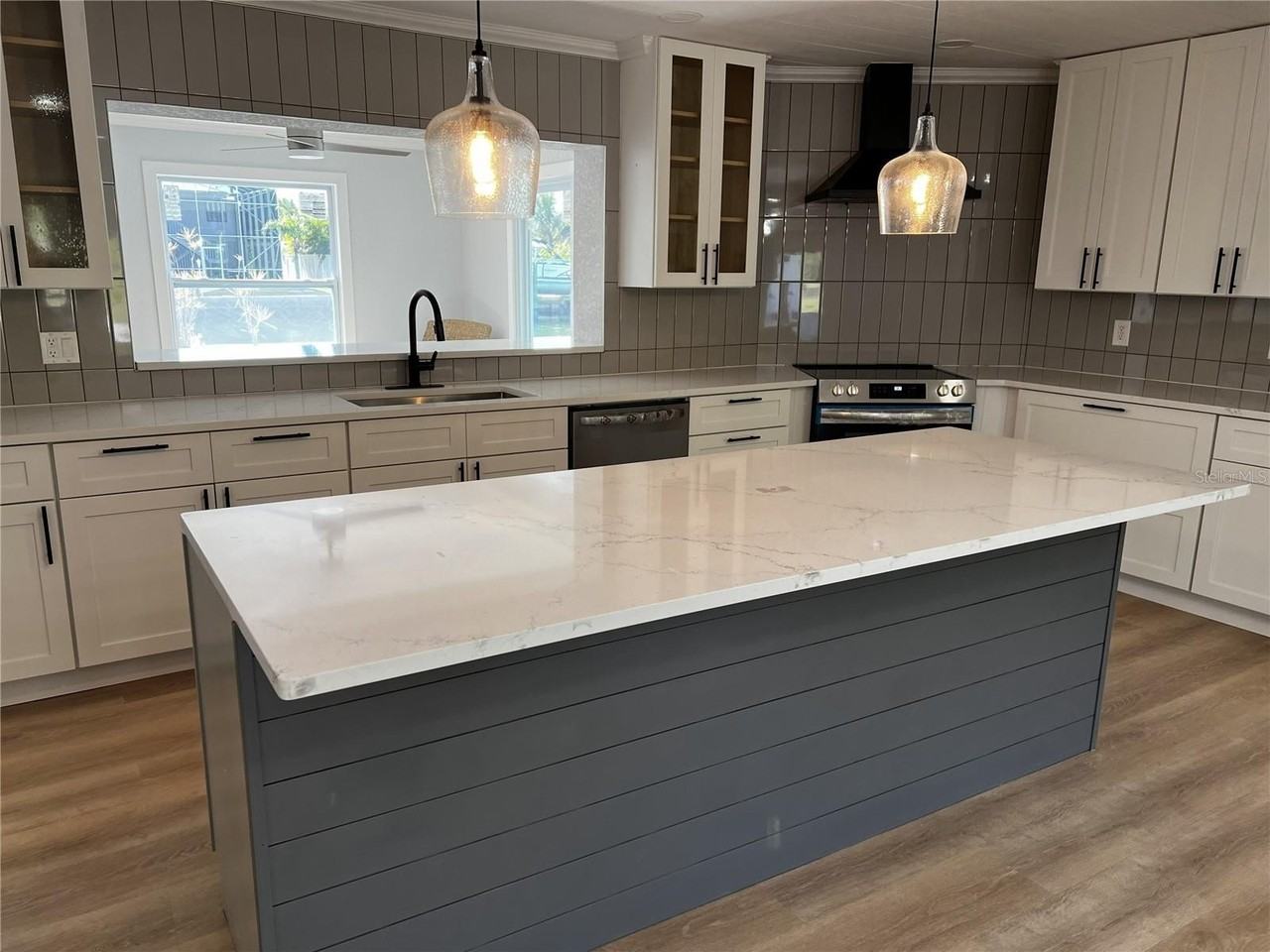 403 28th St - Photo 4 of 21