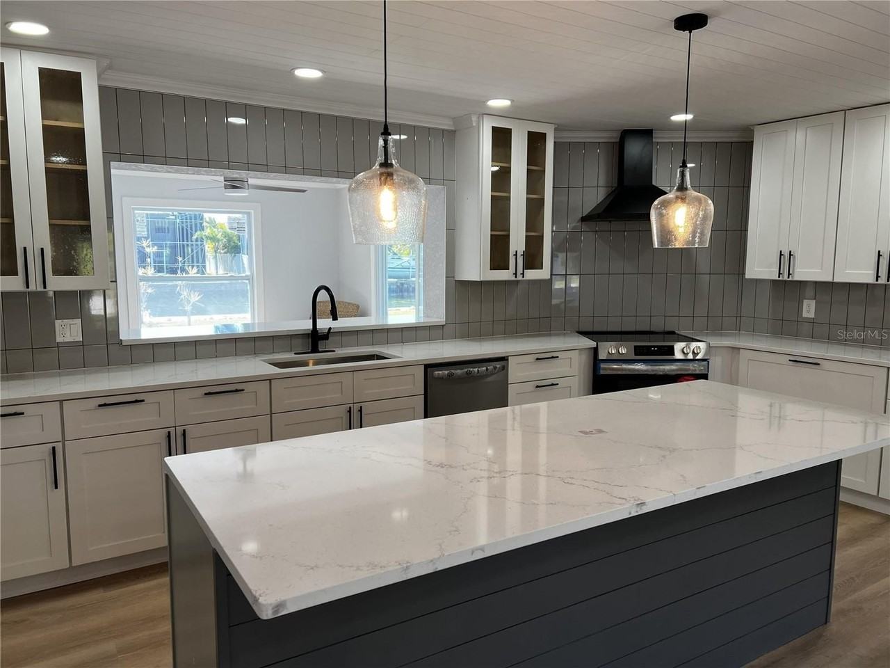 403 28th St - Photo 5 of 21