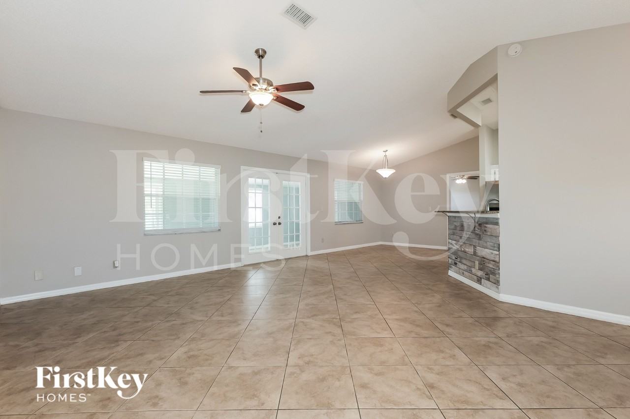 944 Devonshire Way - Photo 3 of 19