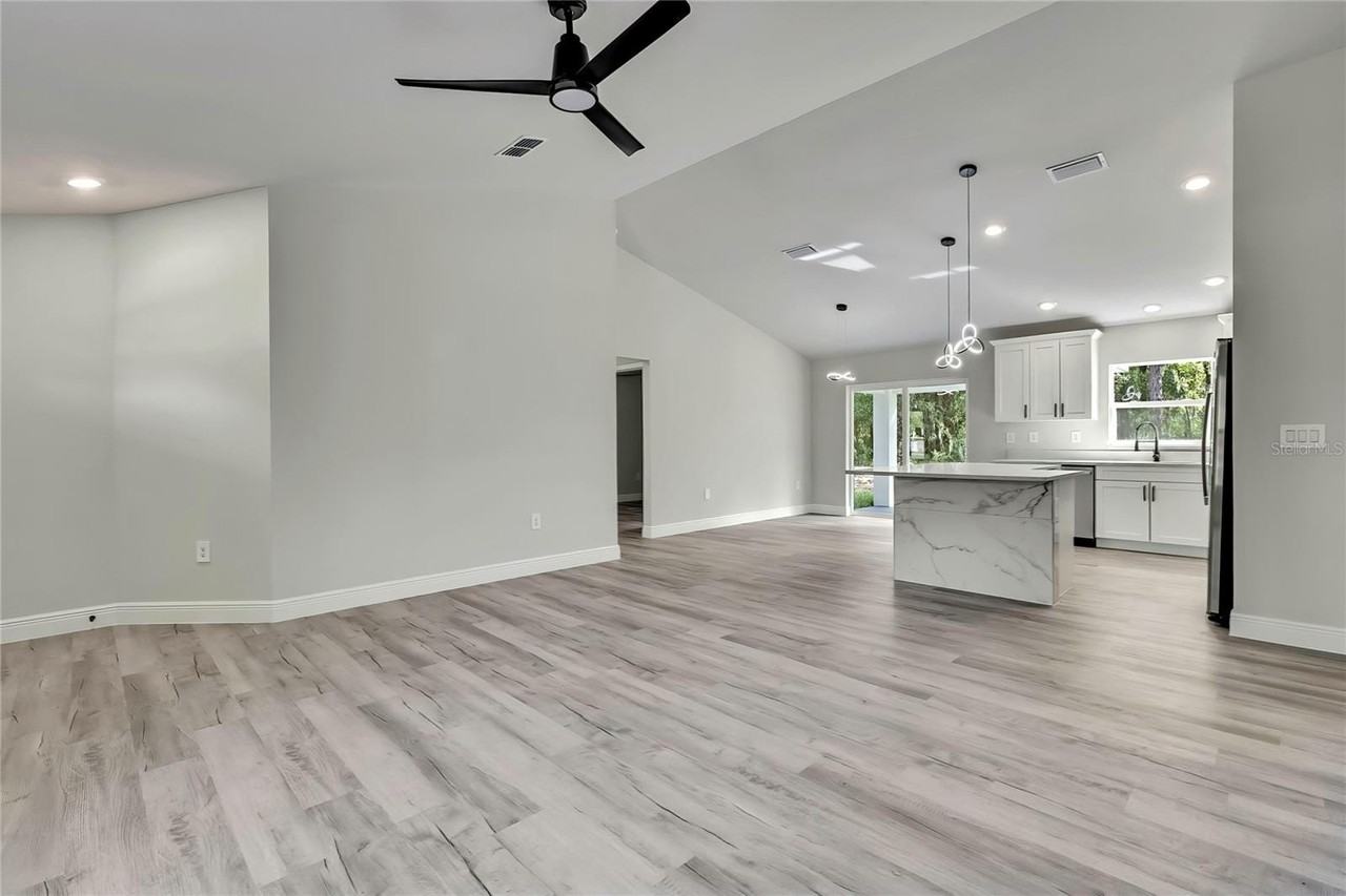 3331 W Gates Ln - Photo 3 of 15