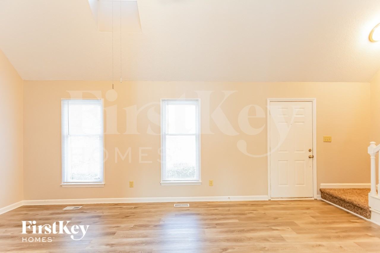 1311 Logan St - Photo 3 of 15