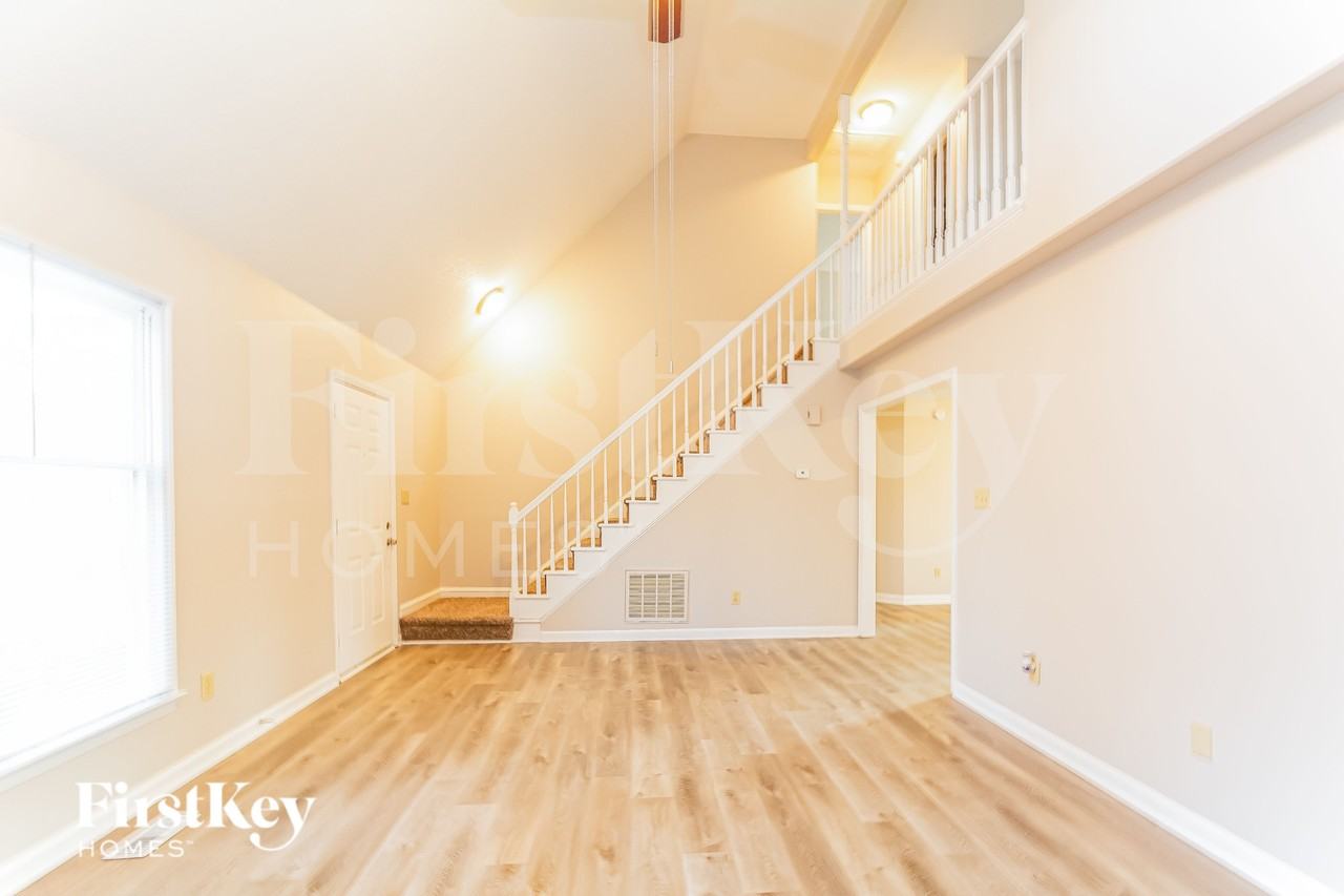 1311 Logan St - Photo 4 of 15