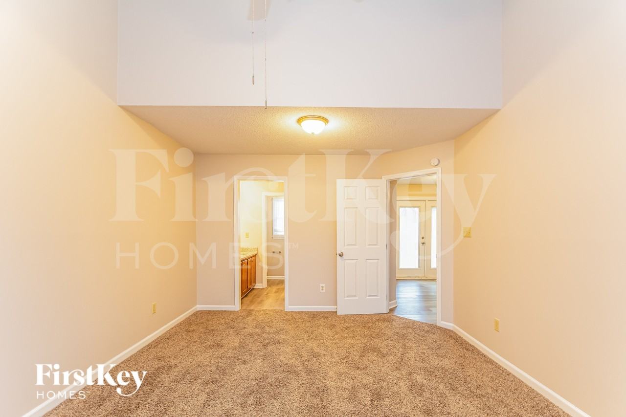 1311 Logan St - Photo 7 of 15