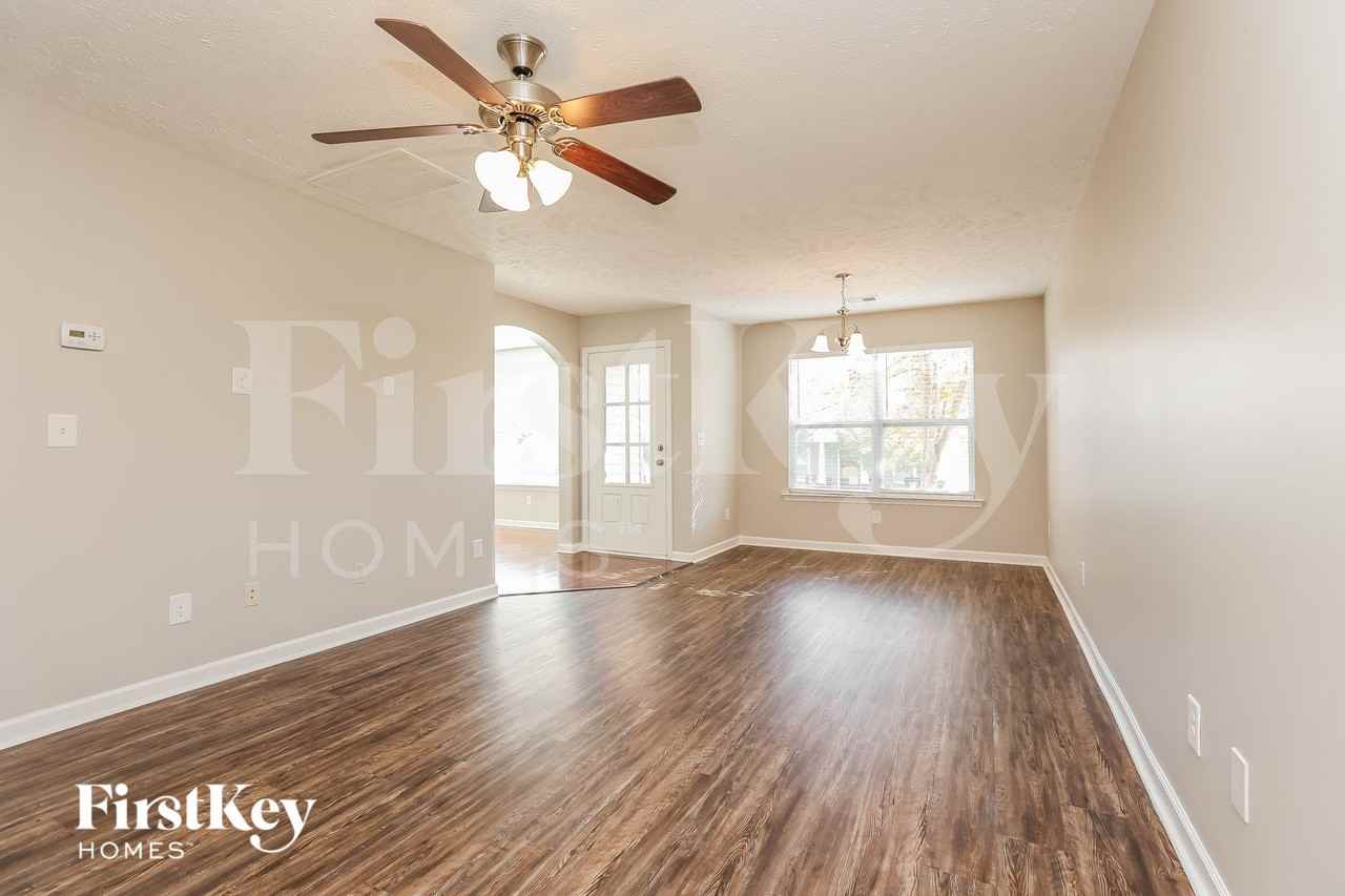 1623 Sprucedale Dr - Photo 3 of 15