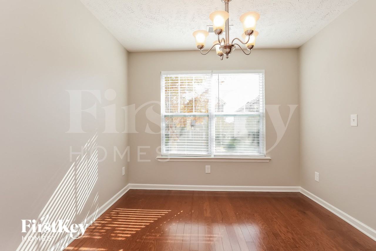 1623 Sprucedale Dr - Photo 4 of 15