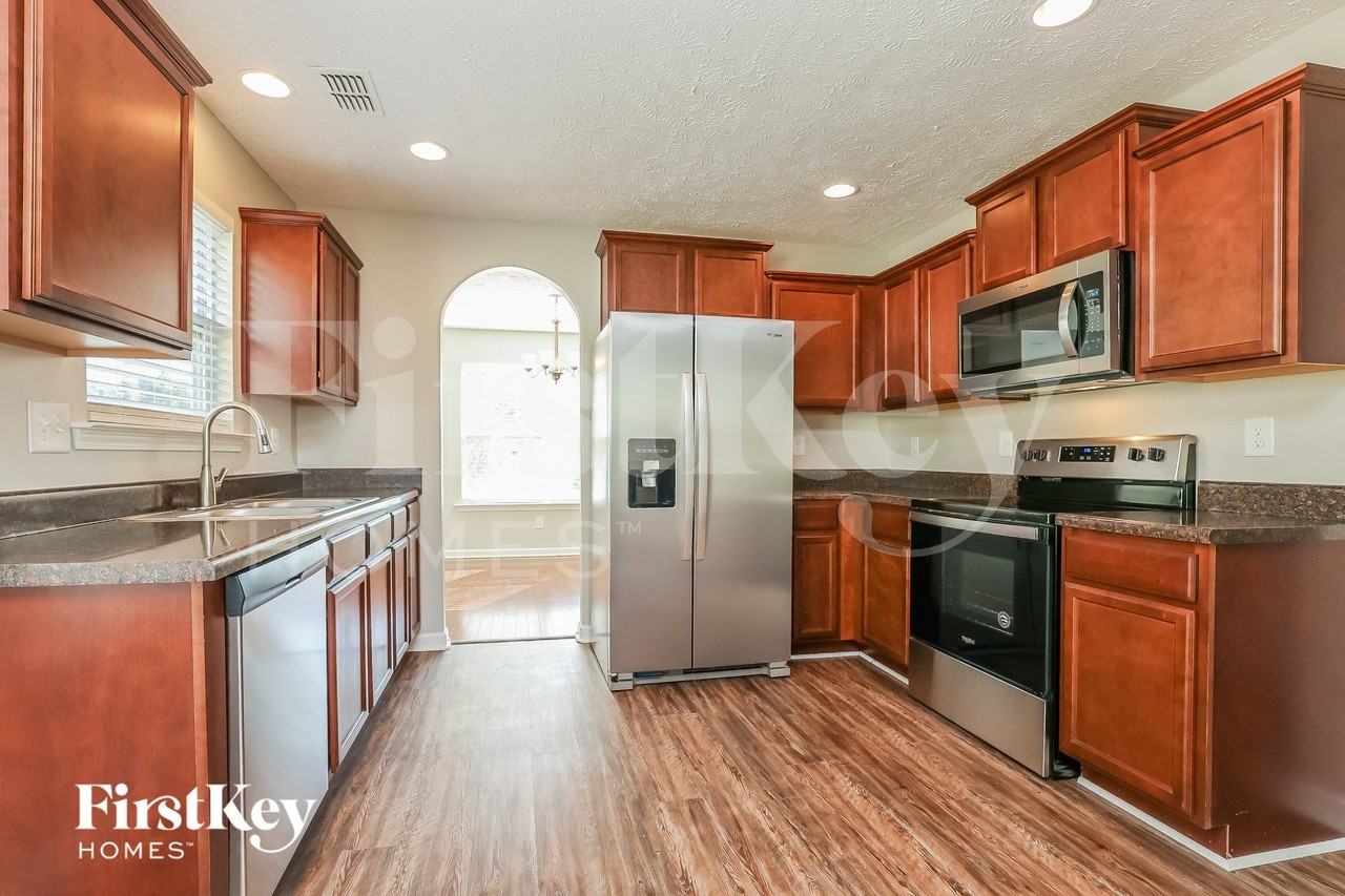 1623 Sprucedale Dr - Photo 5 of 15