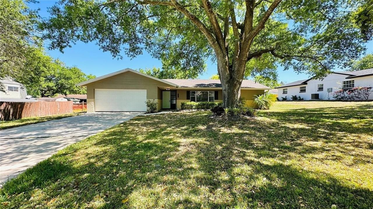 391 Floral Dr - Photo 2 of 39