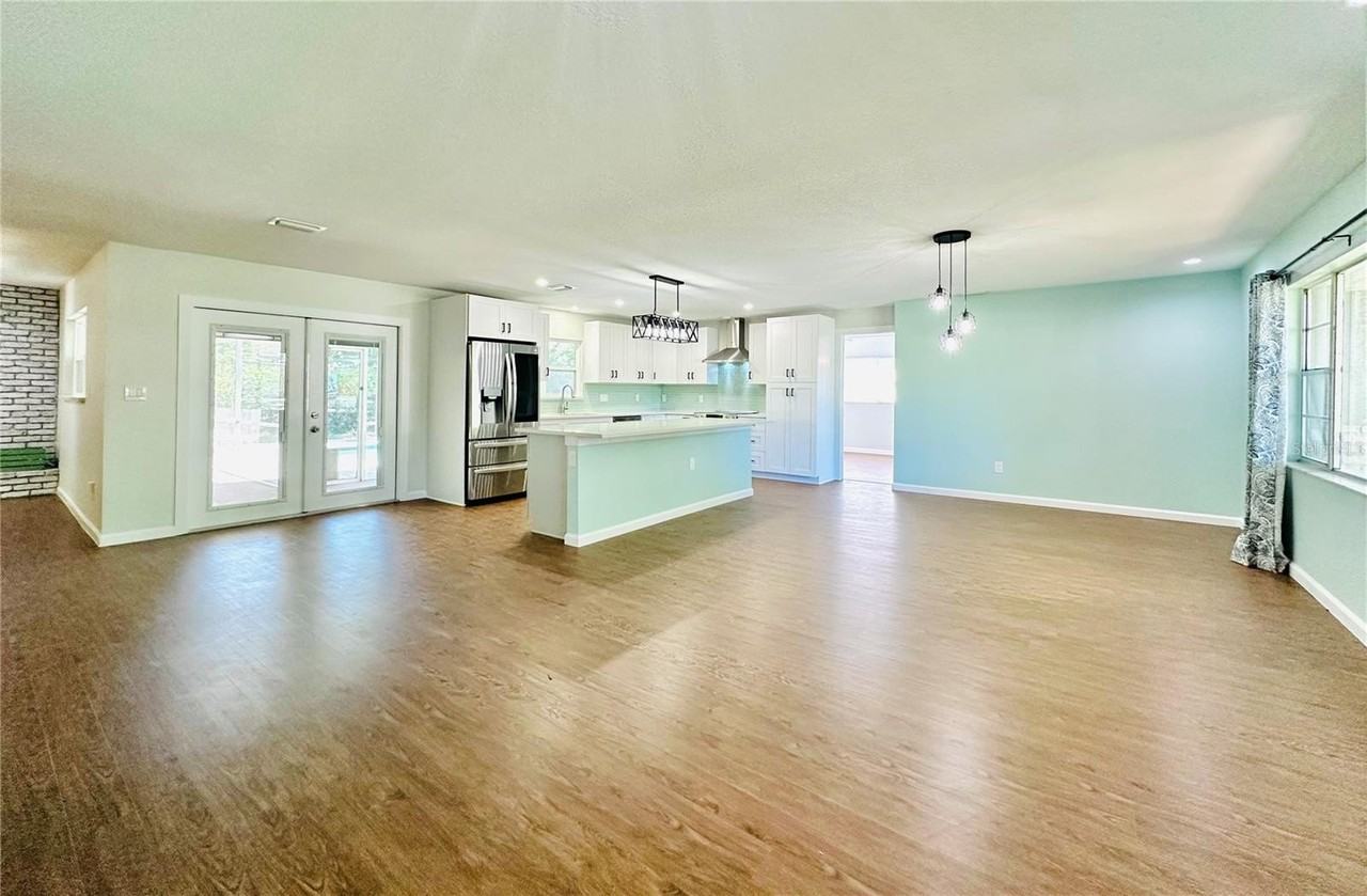 391 Floral Dr - Photo 3 of 39