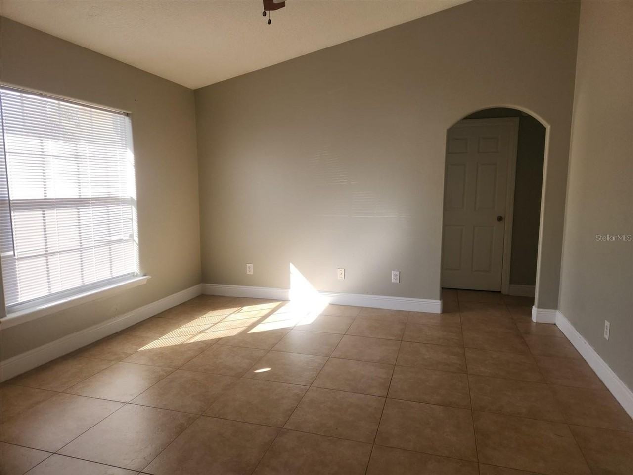 709 Cockatoo Ct - Photo 2 of 11