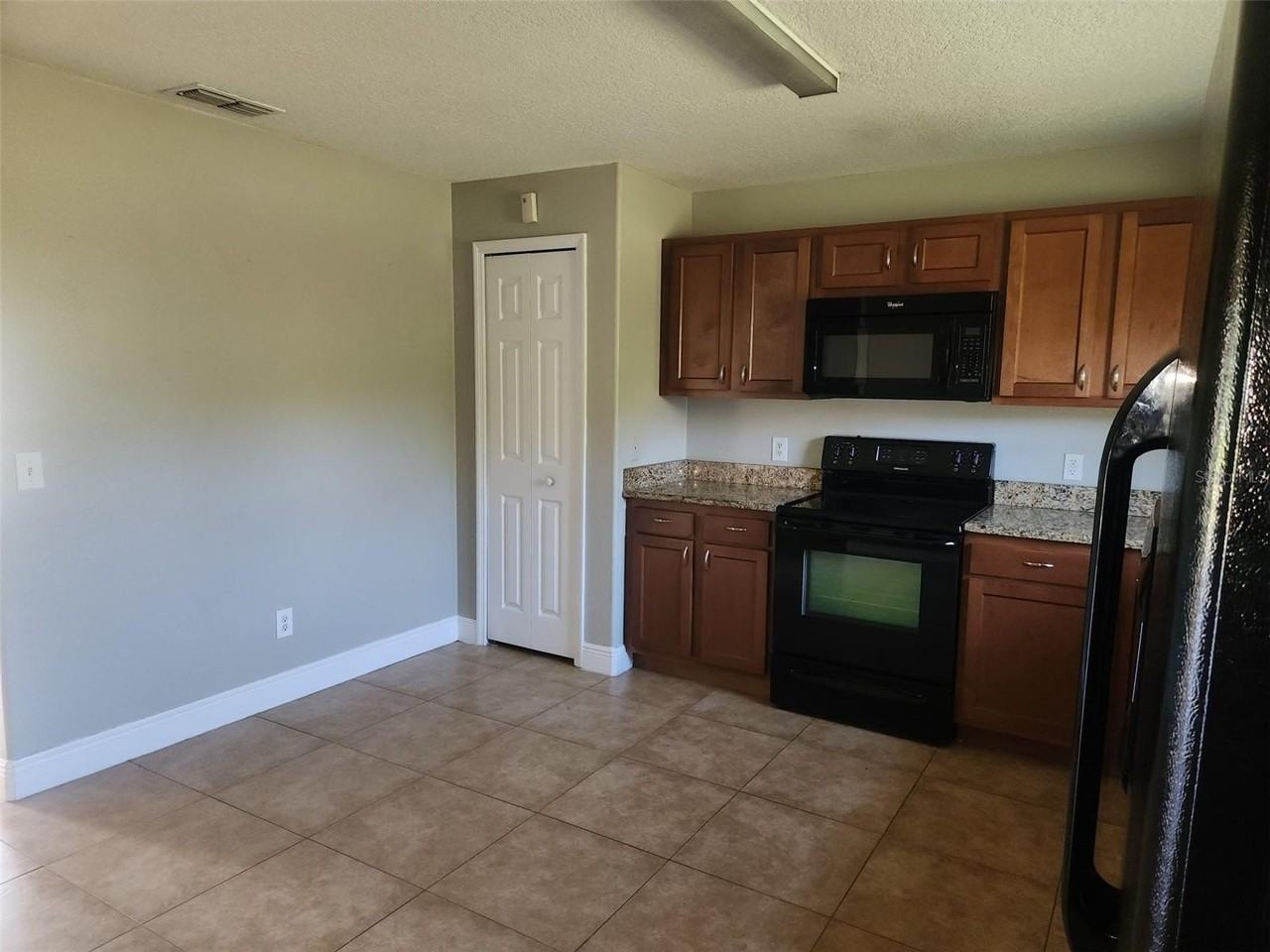 709 Cockatoo Ct - Photo 3 of 11