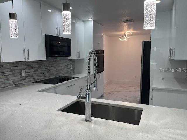 8217 Breeze Cove Ln - Photo 7 of 23