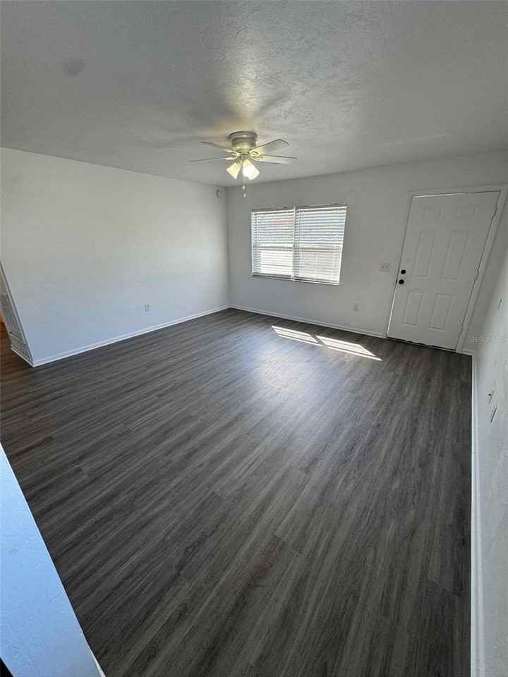 1711 Ne 70th St - Photo 3 of 11