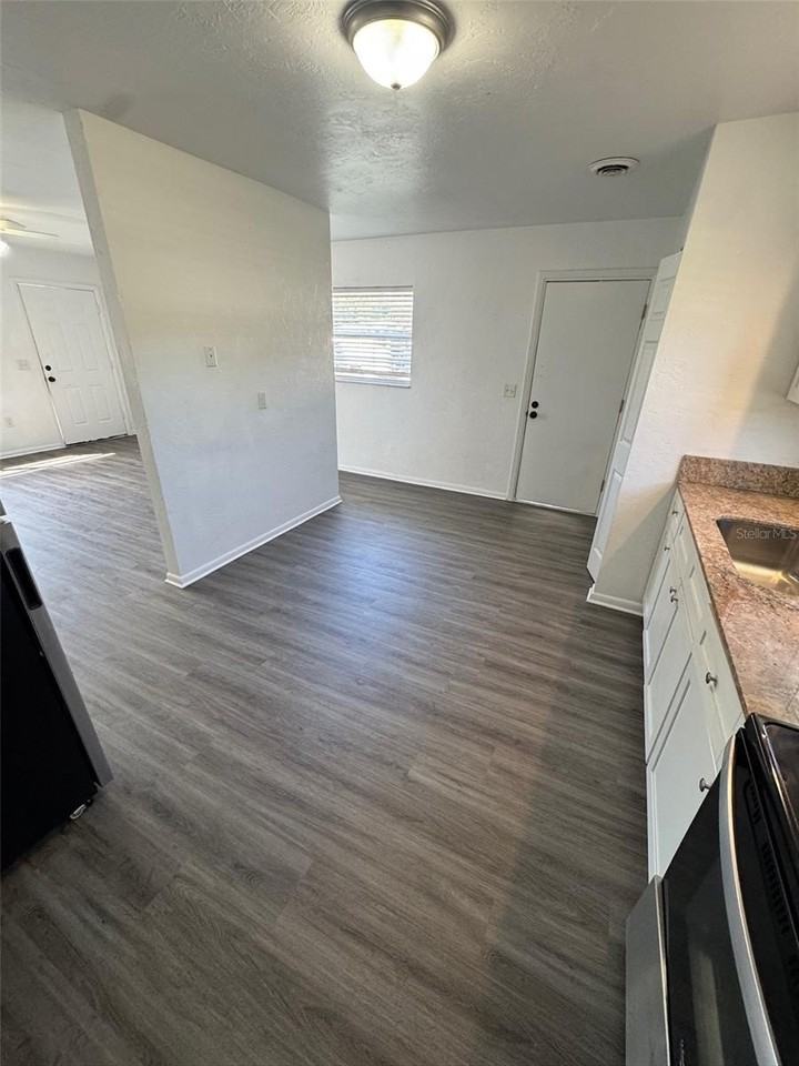 1711 Ne 70th St - Photo 5 of 11