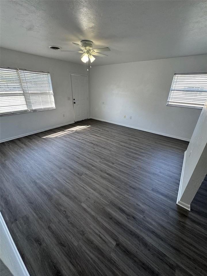 1711 Ne 70th St - Photo 6 of 11