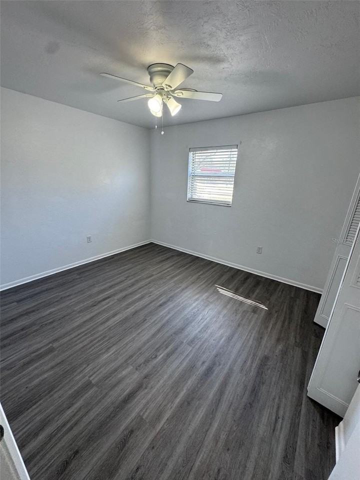 1711 Ne 70th St - Photo 7 of 11