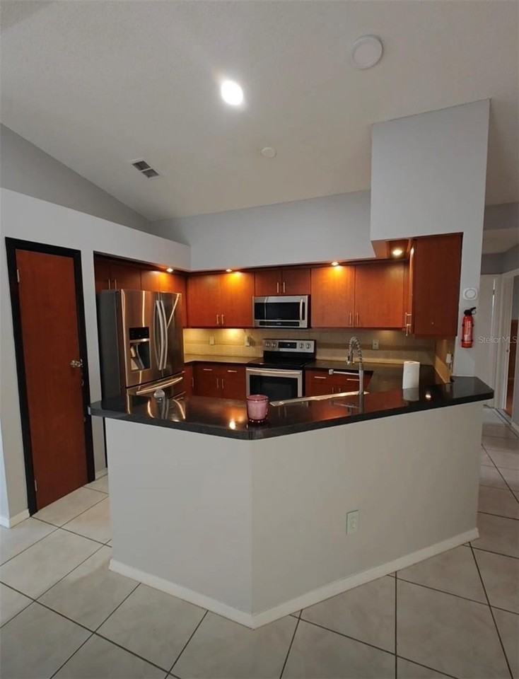 2976 Stillwater Dr - Photo 4 of 22