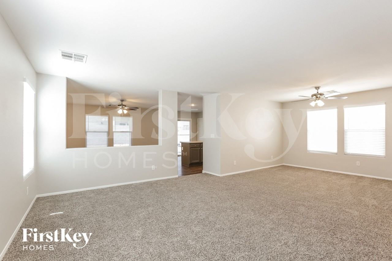 9511 Golden Scots Ct - Photo 3 of 15