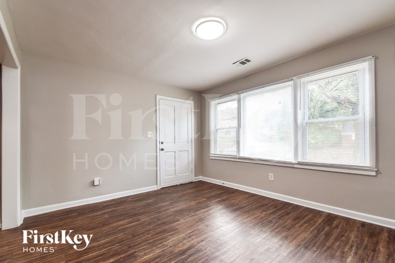 1837 Oakmont Dr Nw - Photo 3 of 15