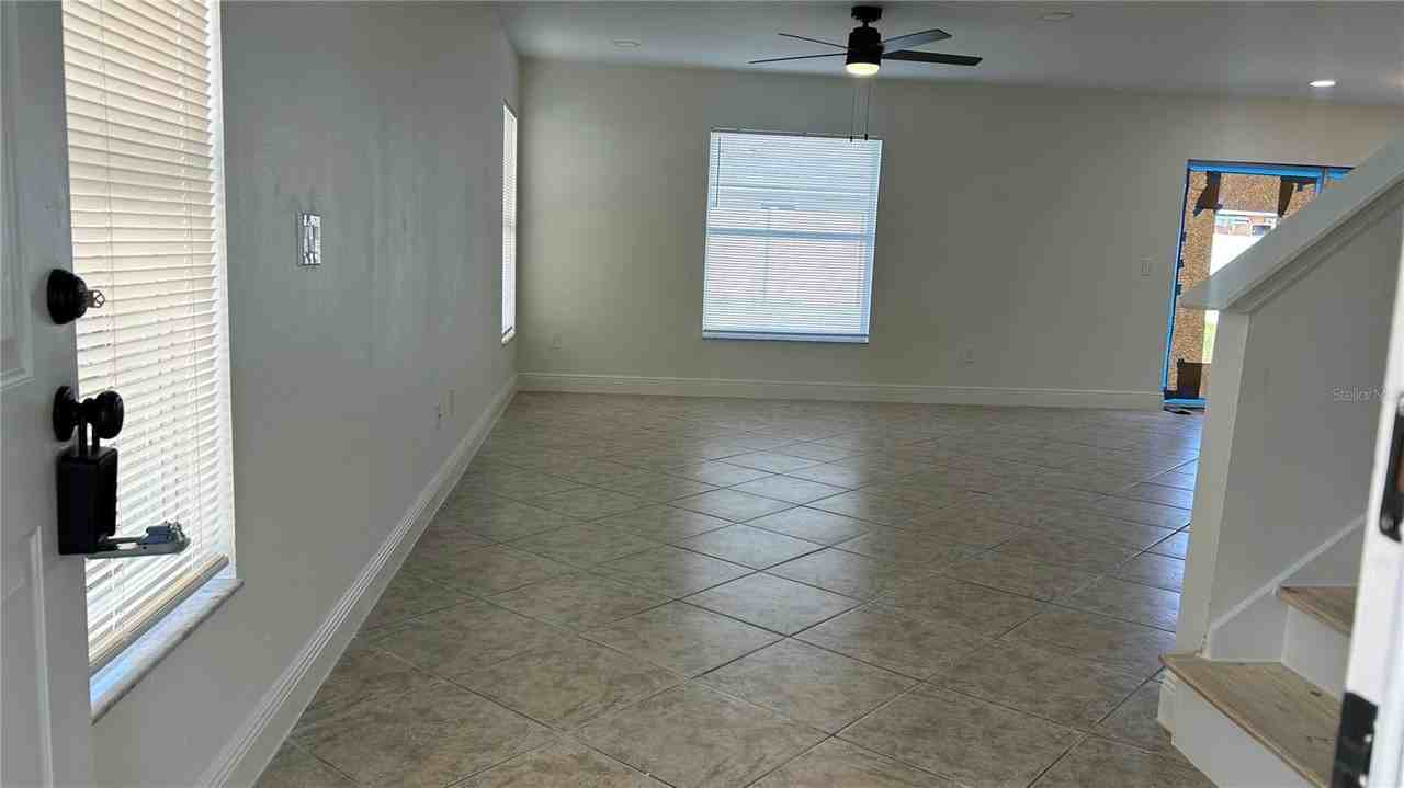 2425 Ashecroft Dr - Photo 3 of 14