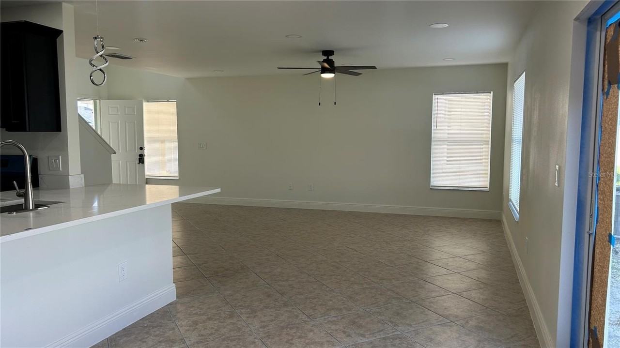 2425 Ashecroft Dr - Photo 4 of 14