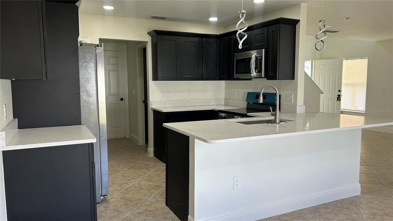 2425 Ashecroft Dr - Photo 5 of 14